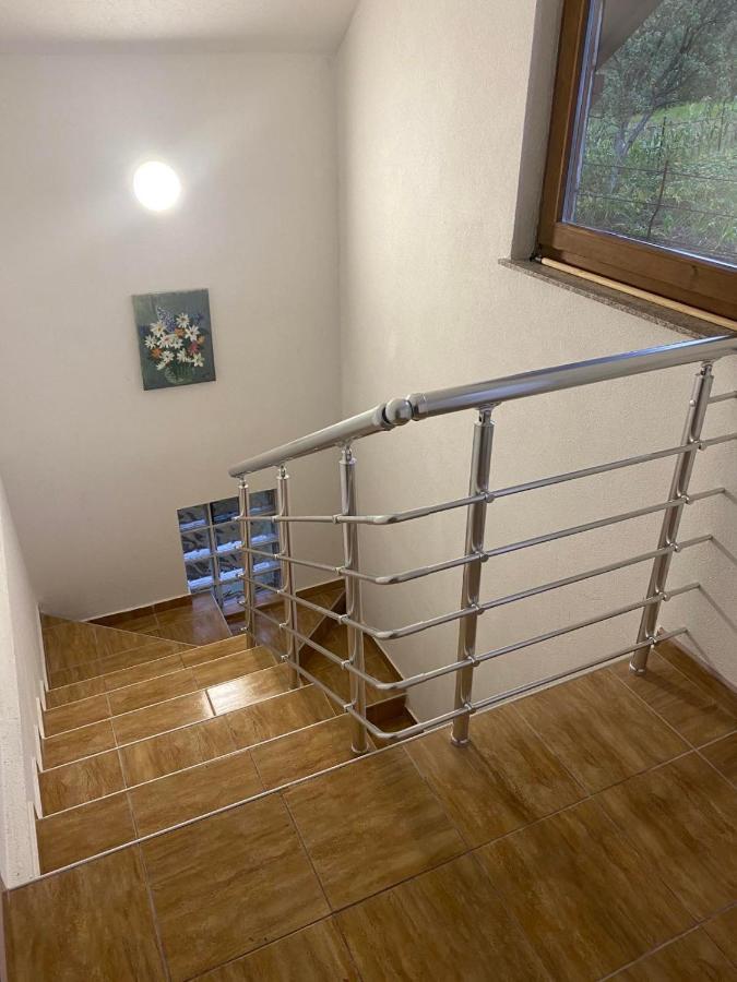 Amar Apartmani, يايتشه المظهر الخارجي الصورة