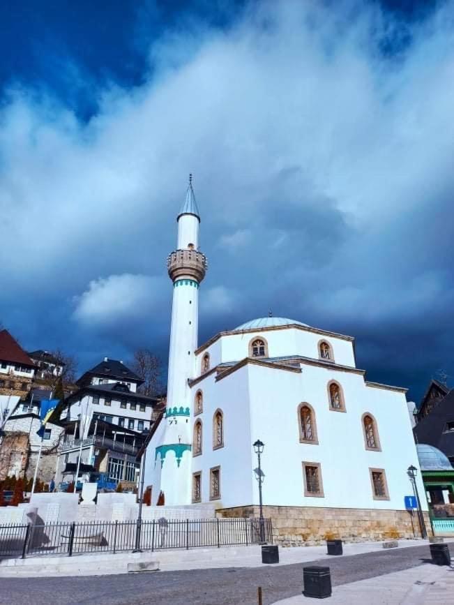 Amar Apartmani, يايتشه المظهر الخارجي الصورة