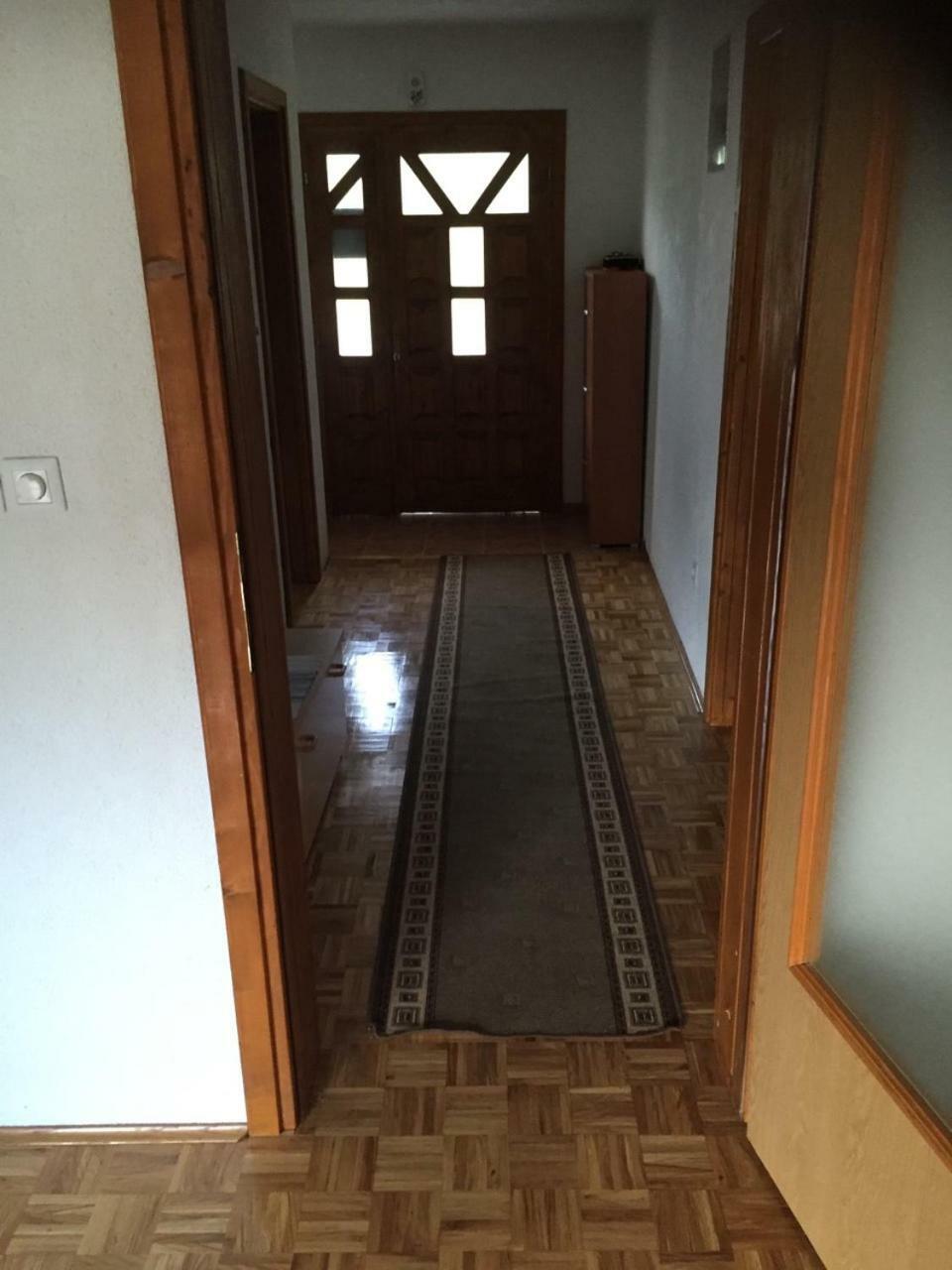 Amar Apartmani, يايتشه المظهر الخارجي الصورة