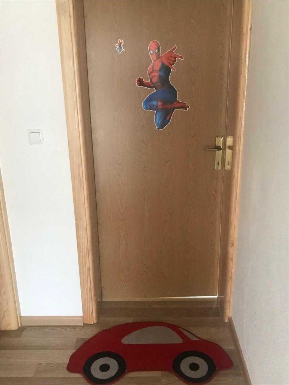 Amar Apartmani, يايتشه المظهر الخارجي الصورة