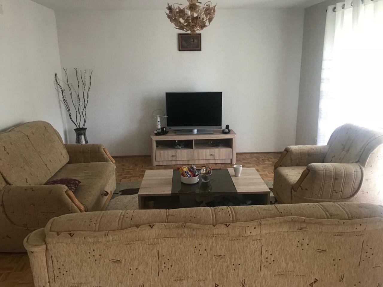 Amar Apartmani, يايتشه المظهر الخارجي الصورة