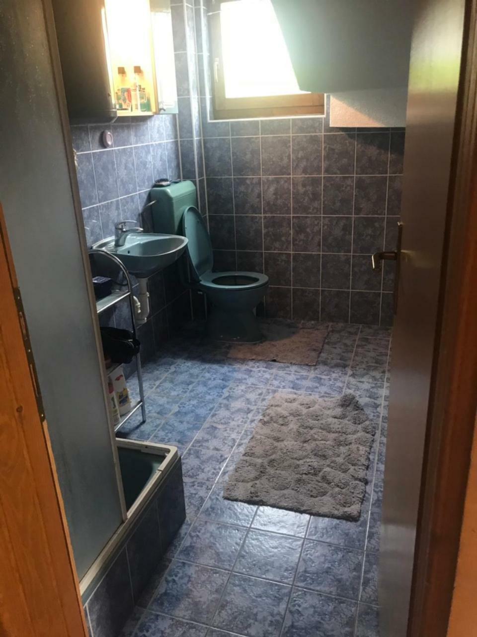 Amar Apartmani, يايتشه المظهر الخارجي الصورة