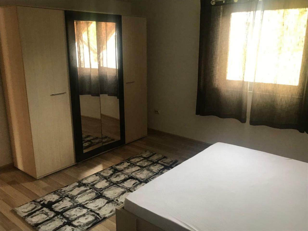 Amar Apartmani, يايتشه المظهر الخارجي الصورة