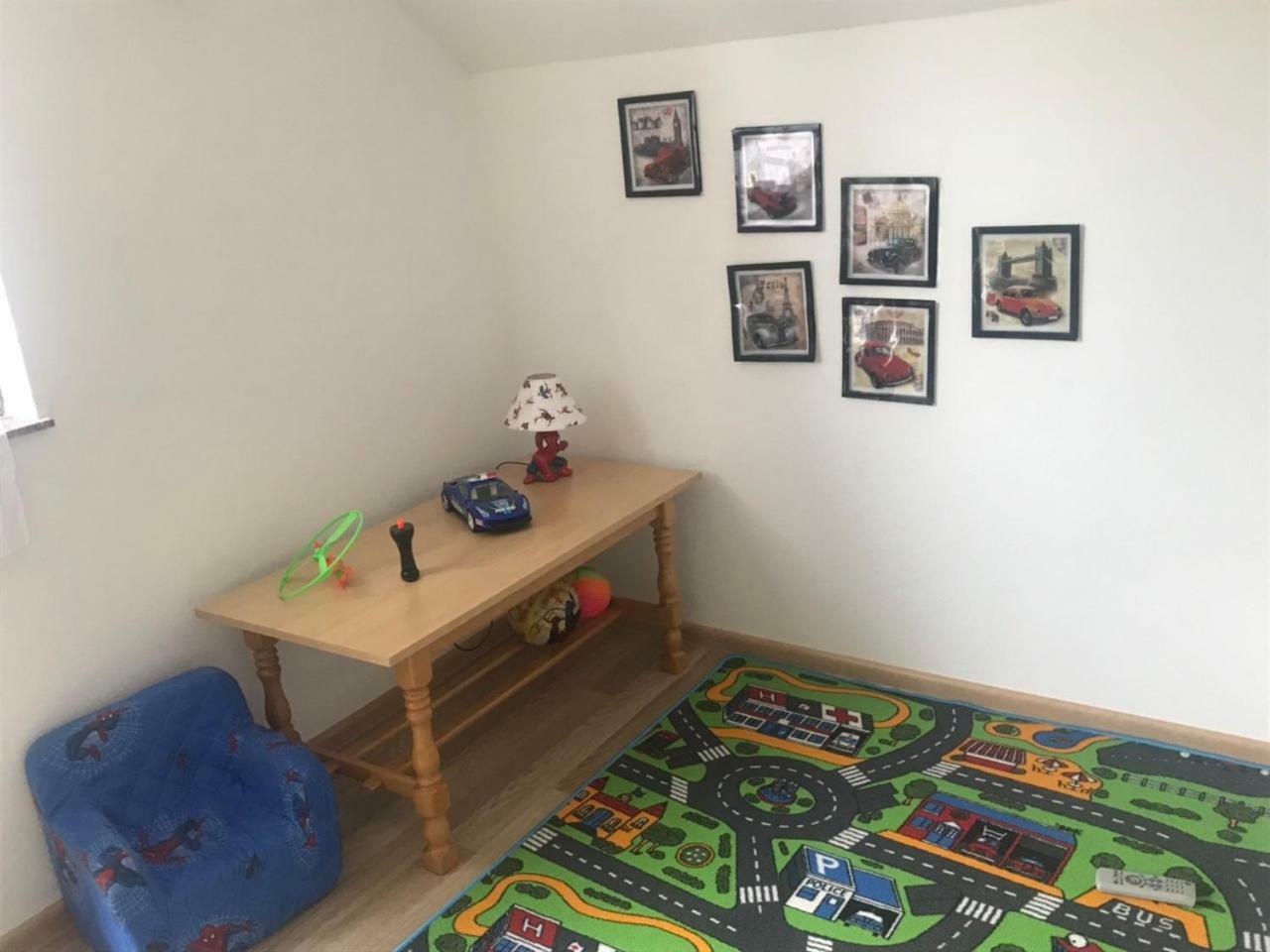 Amar Apartmani, يايتشه المظهر الخارجي الصورة